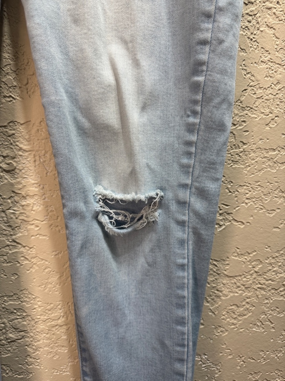 Old Navy Rockstar Mid Rise Skinny Jeans Light Wash Distressed Size 6 - Picture 3 of 7